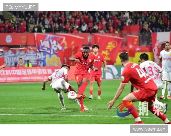 中甲联赛精彩对决全程直播聚焦赛场瞬间与球队激烈角逐盛况 - 副本